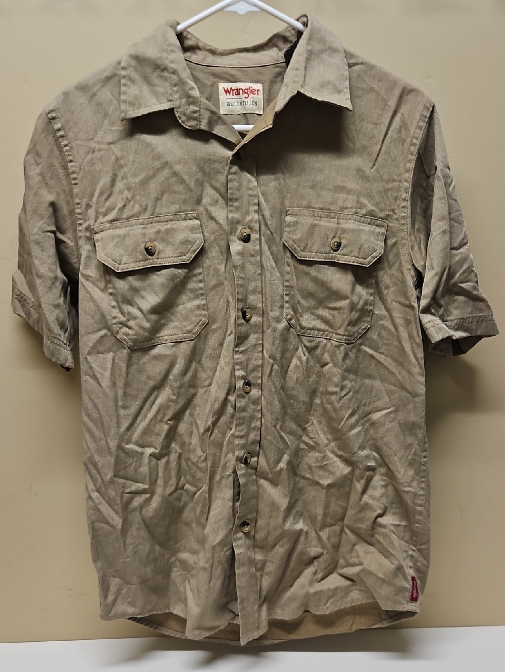Wrangler Men's Short-Sleeve Button-Up Shirt in Khaki